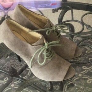 Elegant Gray Lace-Up Women's Heels